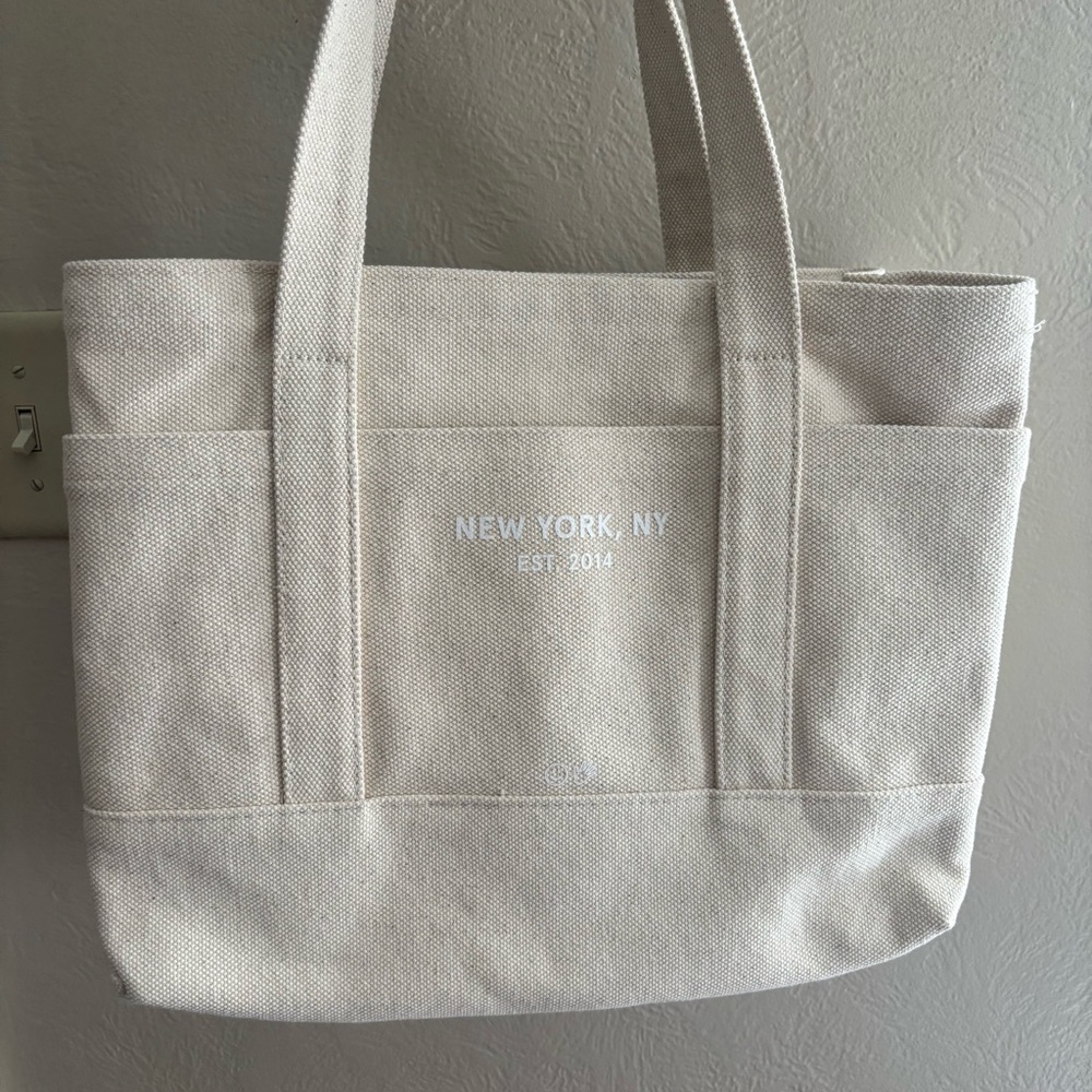 Glossier Brooklyn NY Store Limited Exclusive Carry Utility Canvas Tote Bag - Picture 2 of 7